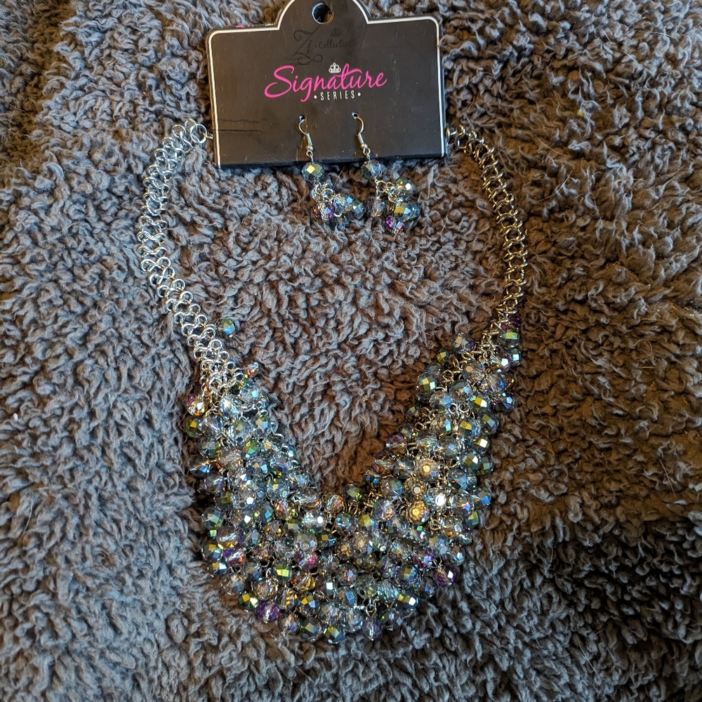 Paparazzi Zi signature collection statement necklace and earrings set - Picture 2 of 6
